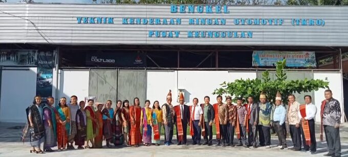 SMKs HKBP Pematangsiantar Gelar Upacara Hardiknas 2025 " Kolaborasi merupakan kunci utama suksesnya Pendidikan "