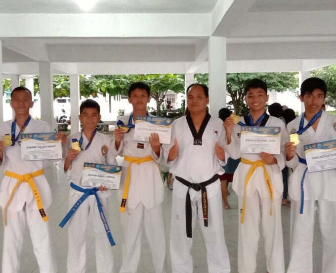 Ekstrakurikuler siswa Taekwondo SMKs HKBP ; Membangun Kedisiplinan dan Keterampilan Bela Diri